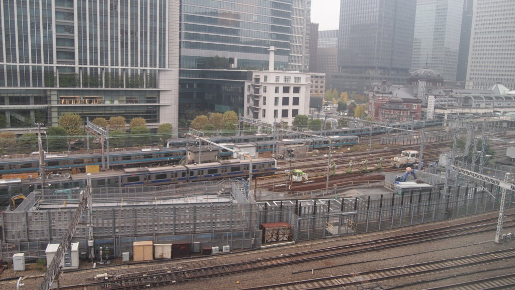 フォーシーズンズホテル丸の内東京プラレールプランお部屋からの電車の見え方